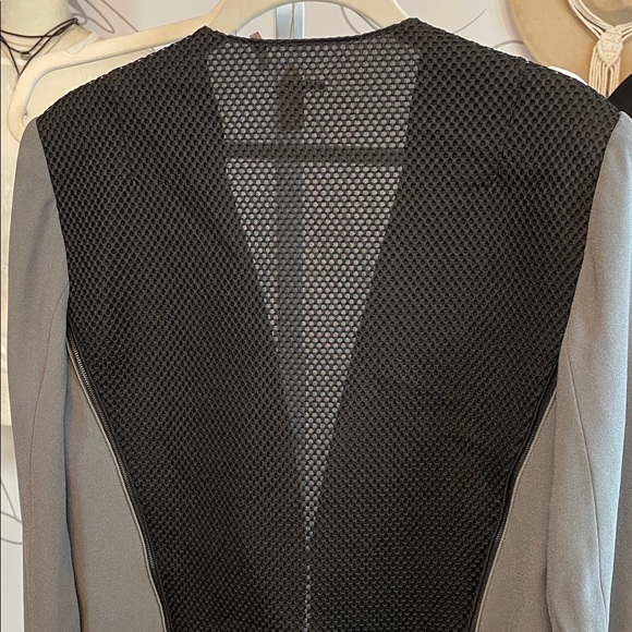 Elie Tahari - Women's Charcoal Blazer size 8 - Picture 9 of 11